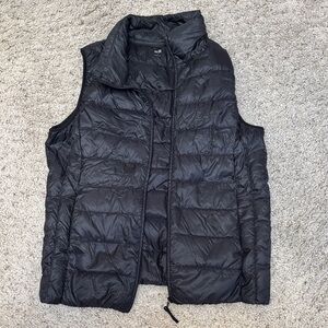 Uniqlo Black Puffer Vest